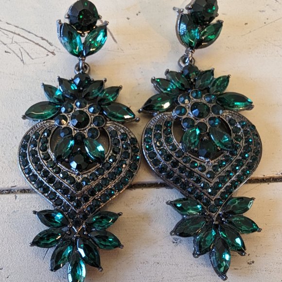 Chandelier Emerald Green Rhinestone Earrings - Picture 3 of 10